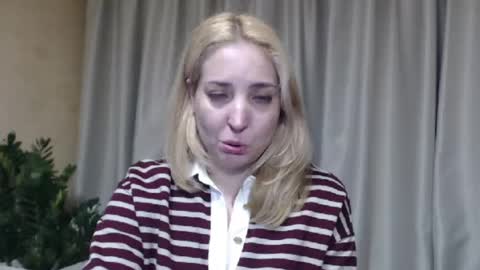 Snapshot of ohsweetmari chatting on 05-13-26, 04:59 Mari online show from 05-13-26, 04:59