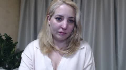 Snapshot of ohsweetmari chatting on 05-15-26, 06:48 Mari online show from 05-15-26, 06:48