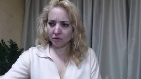 Snapshot of ohsweetmari chatting on 05-17-26, 05:09 Mari online show from 05-17-26, 05:09