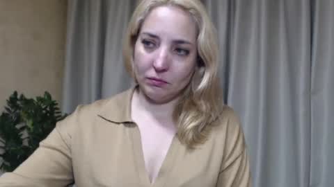 Snapshot of ohsweetmari chatting on 05-29-26, 05:33 Mari online show from 05-29-26, 05:33