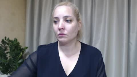 Snapshot of ohsweetmari chatting on 06-04-26, 04:13 Mari online show from 06-04-26, 04:13
