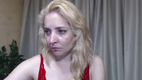 Snapshot of ohsweetmari chatting on 07-16-26, 04:02 Mari online show from 07-16-26, 04:02