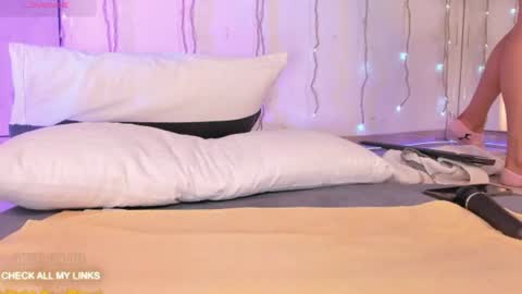 Snapshot of ohyesly_ chatting on 06-19-26, 03:05 ohyesly_ online show from 06-19-26, 03:05
