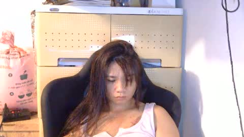 Snapshot of oinjer09 chatting on 06-18-26, 02:12 oinjer09 online show from 06-18-26, 02:12