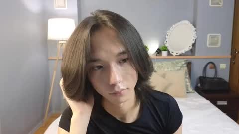 Snapshot of okerriella chatting on 09-24-25, 01:25 Ami online show from 09-24-25, 01:25