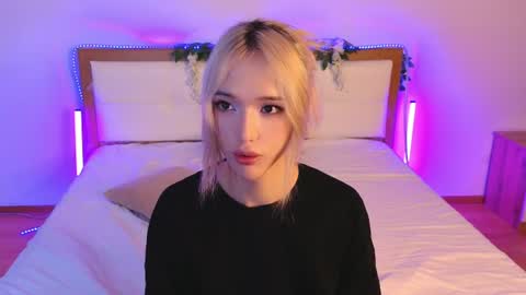 Snapshot of okerriella chatting on 06-23-26, 11:52 Ami online show from 06-23-26, 11:52