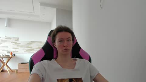 Snapshot of oksanafedorova chatting on 05-06-26, 10:31 Welcome to my fans page online show from 05-06-26, 10:31