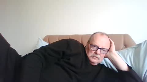 Snapshot of old_fkr chatting on 03-04-25, 09:51 old_fkr online show from 03-04-25, 09:51