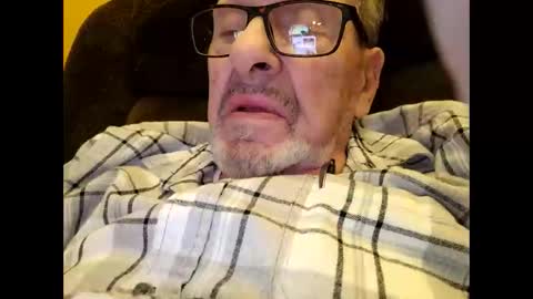 Snapshot of oldaddy2 chatting on 10-29-25, 04:37 oldaddy2 online show from 10-29-25, 04:37