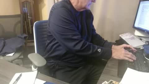 Snapshot of olderandwiser chatting on 03-24-26, 04:06 Older and Wiser online show from 03-24-26, 04:06