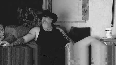 Snapshot of oldskoolll chatting on 02-09-26, 02:15 oldskoolll online show from 02-09-26, 02:15