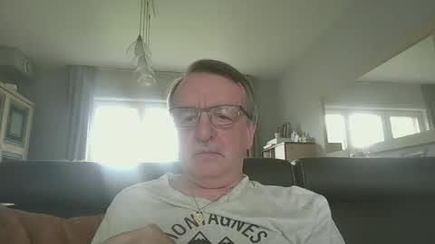 Snapshot of oldtimer160162493 chatting on 05-03-26, 12:00 oldtimer160162493 online show from 05-03-26, 12:00