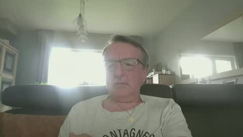Snapshot of oldtimer160162493 chatting on 05-05-26, 12:35 oldtimer160162493 online show from 05-05-26, 12:35