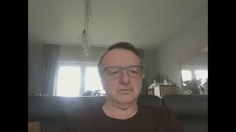 Snapshot of oldtimer160162493 chatting on 05-17-26, 01:07 oldtimer160162493 online show from 05-17-26, 01:07
