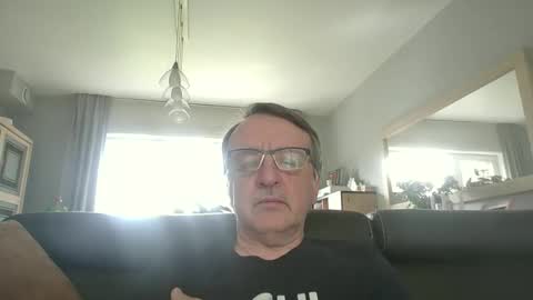 Snapshot of oldtimer160162493 chatting on 05-18-26, 01:39 oldtimer160162493 online show from 05-18-26, 01:39