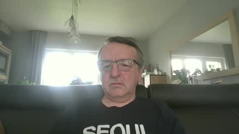 Snapshot of oldtimer160162493 chatting on 05-19-26, 01:06 oldtimer160162493 online show from 05-19-26, 01:06