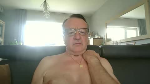 Snapshot of oldtimer160162493 chatting on 05-31-26, 12:45 oldtimer160162493 online show from 05-31-26, 12:45