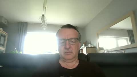 Snapshot of oldtimer160162493 chatting on 06-03-26, 01:46 oldtimer160162493 online show from 06-03-26, 01:46