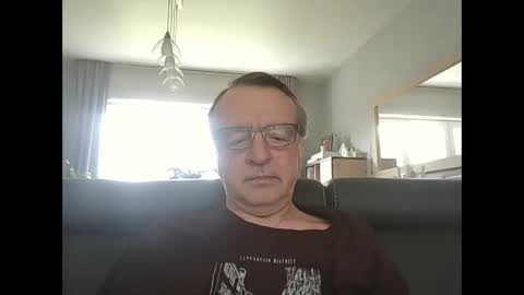 Snapshot of oldtimer160162493 chatting on 06-04-26, 12:55 oldtimer160162493 online show from 06-04-26, 12:55