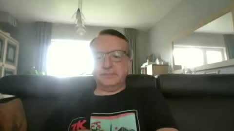 Snapshot of oldtimer160162493 chatting on 06-06-26, 12:54 oldtimer160162493 online show from 06-06-26, 12:54