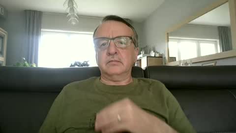Snapshot of oldtimer160162493 chatting on 06-12-26, 12:26 oldtimer160162493 online show from 06-12-26, 12:26