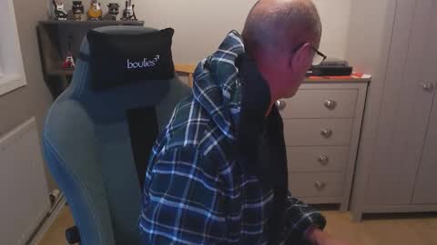 oldveteranuk online show from 09-13-25, 04:56