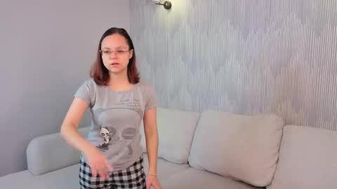 Snapshot of oleneweir chatting on 11-14-25, 11:09 Stella online show from 11-14-25, 11:09