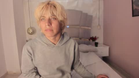 oliiverr22 online show from 11-03-25, 01:01