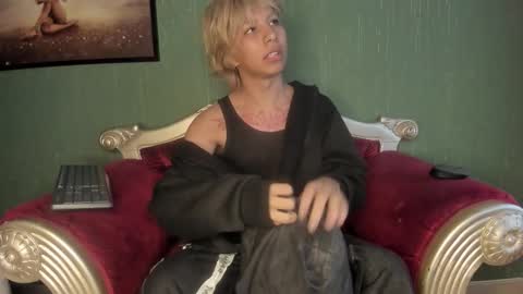 oliiverr22 online show from 11-20-25, 12:16