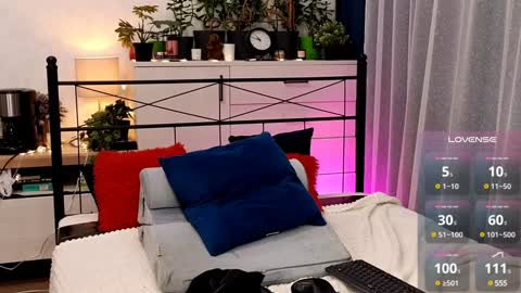 OliSunny Olivia online show from 12-31-24, 09:10