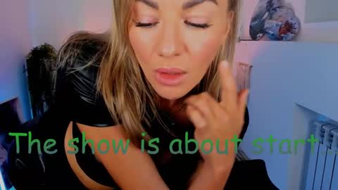Snapshot of oliva_candy chatting on 12-14-24, 01:27 oliva_candy online show from 12-14-24, 01:27