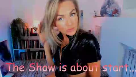 Snapshot of oliva_candy chatting on 12-16-24, 01:54 oliva_candy online show from 12-16-24, 01:54