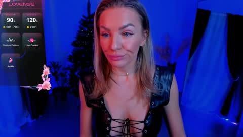 Snapshot of oliva_candy chatting on 12-17-24, 01:16 oliva_candy online show from 12-17-24, 01:16