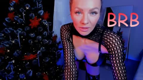 Snapshot of oliva_candy chatting on 12-29-24, 08:33 oliva_candy online show from 12-29-24, 08:33