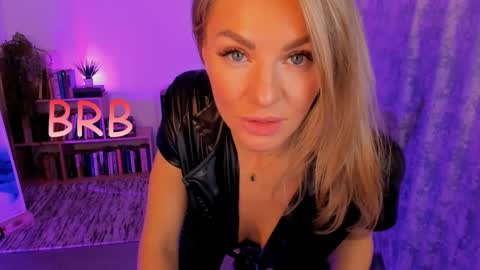 Snapshot of oliva_candy chatting on 01-11-25, 11:12 oliva_candy online show from 01-11-25, 11:12