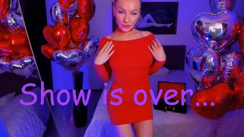Snapshot of oliva_candy chatting on 02-14-25, 11:42 oliva_candy online show from 02-14-25, 11:42