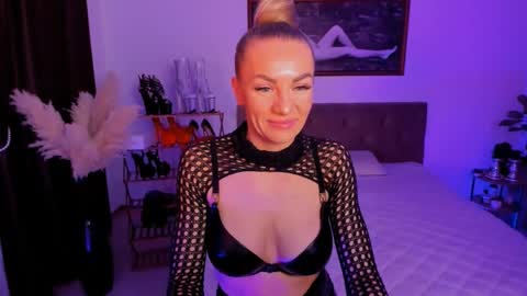 Snapshot of oliva_candy chatting on 03-02-25, 03:27 oliva_candy online show from 03-02-25, 03:27