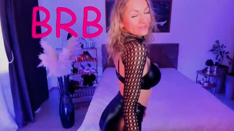 Snapshot of oliva_candy chatting on 03-11-25, 11:12 oliva_candy online show from 03-11-25, 11:12