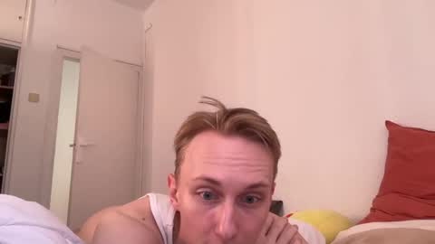 Snapshot of oliver_and_thomas chatting on 09-11-25, 08:58 Oliver and Thomas online show from 09-11-25, 08:58