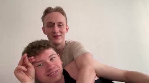 Snapshot of oliver_and_thomas chatting on 09-19-25, 08:05 Oliver and Thomas online show from 09-19-25, 08:05