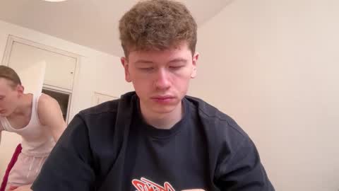 Snapshot of oliver_and_thomas chatting on 09-22-25, 11:45 Oliver and Thomas online show from 09-22-25, 11:45