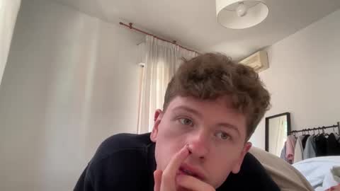 Snapshot of oliver_and_thomas chatting on 09-24-25, 01:03 Oliver and Thomas online show from 09-24-25, 01:03