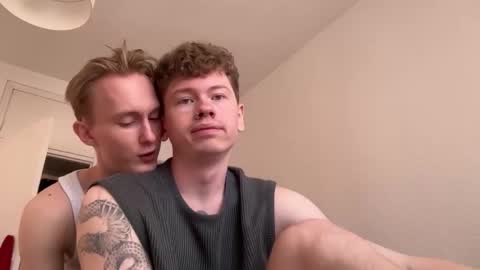 Snapshot of oliver_and_thomas chatting on 09-25-25, 11:58 Oliver and Thomas online show from 09-25-25, 11:58