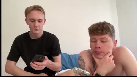 Snapshot of oliver_and_thomas chatting on 10-07-25, 02:47 Oliver and Thomas online show from 10-07-25, 02:47
