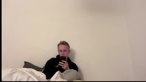 Snapshot of oliver_and_thomas chatting on 10-14-25, 06:42 Oliver and Thomas online show from 10-14-25, 06:42
