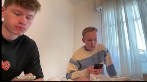 Snapshot of oliver_and_thomas chatting on 10-15-25, 04:18 Oliver and Thomas online show from 10-15-25, 04:18