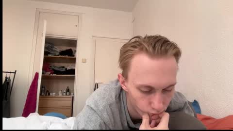Snapshot of oliver_and_thomas chatting on 10-16-25, 10:16 Oliver and Thomas online show from 10-16-25, 10:16