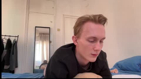Snapshot of oliver_and_thomas chatting on 10-18-25, 10:27 Oliver and Thomas online show from 10-18-25, 10:27