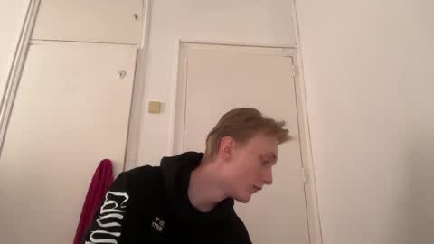 Snapshot of oliver_and_thomas chatting on 11-08-25, 12:38 Oliver and Thomas online show from 11-08-25, 12:38