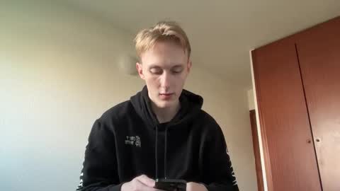 Snapshot of oliver_and_thomas chatting on 11-16-25, 01:28 Oliver and Thomas online show from 11-16-25, 01:28